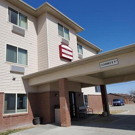 The Edgewood Hotel And Suites Fairbury Экстерьер фото