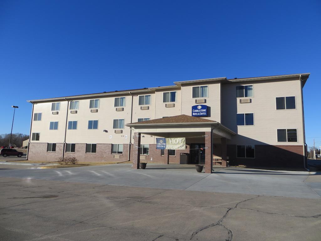 The Edgewood Hotel And Suites Fairbury Экстерьер фото