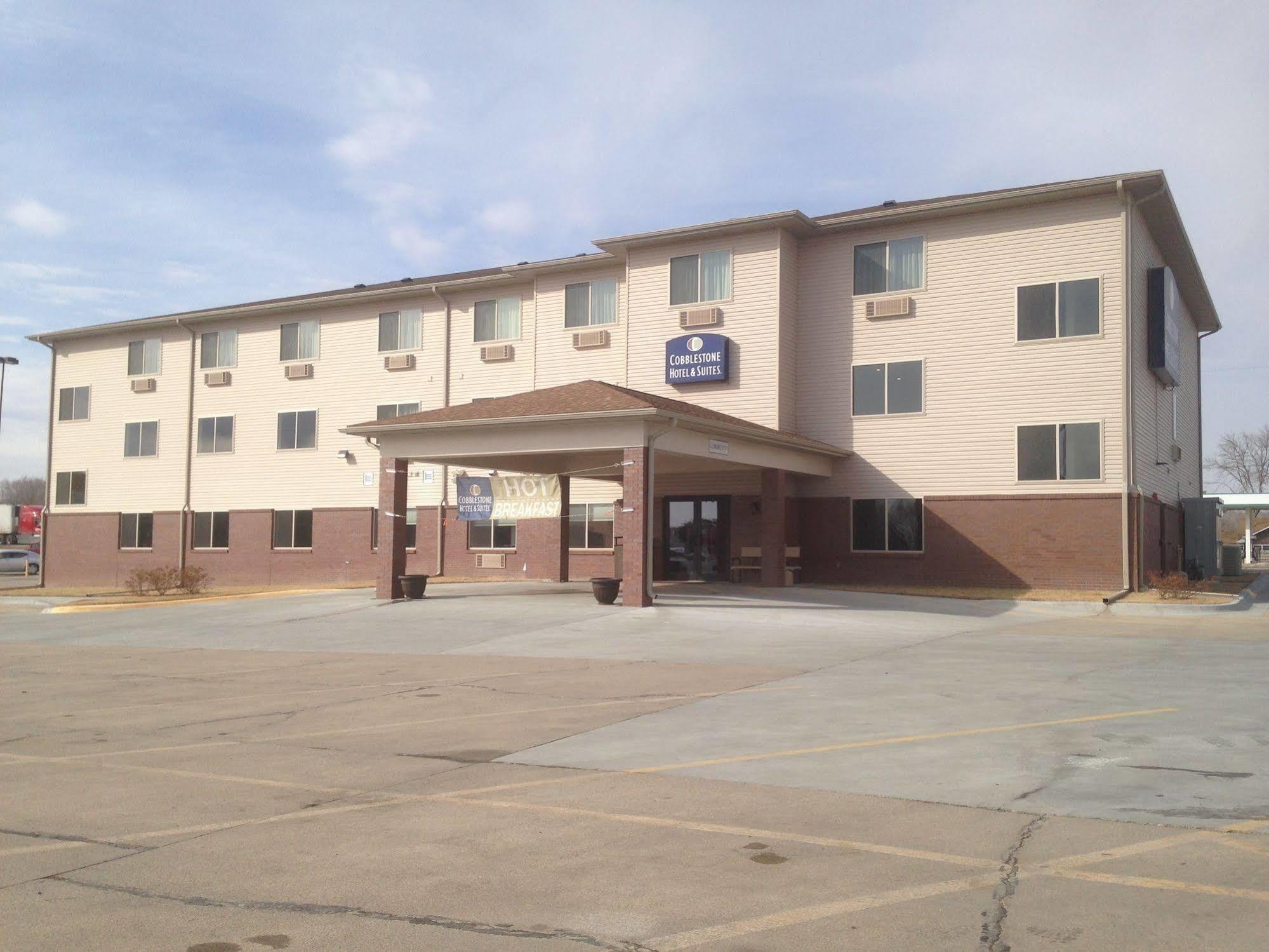 The Edgewood Hotel And Suites Fairbury Экстерьер фото