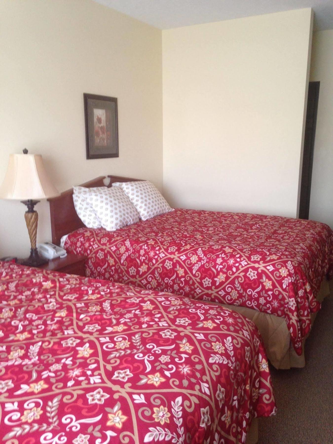 The Edgewood Hotel And Suites Fairbury Экстерьер фото