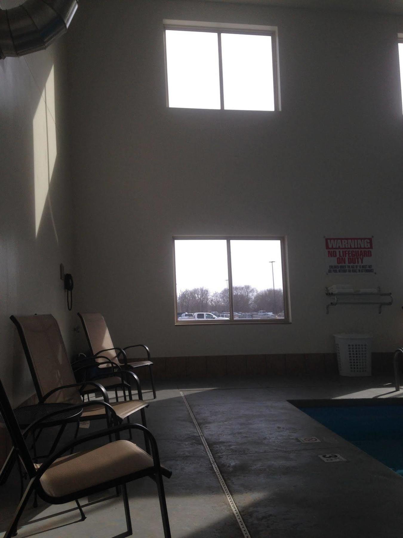 The Edgewood Hotel And Suites Fairbury Экстерьер фото