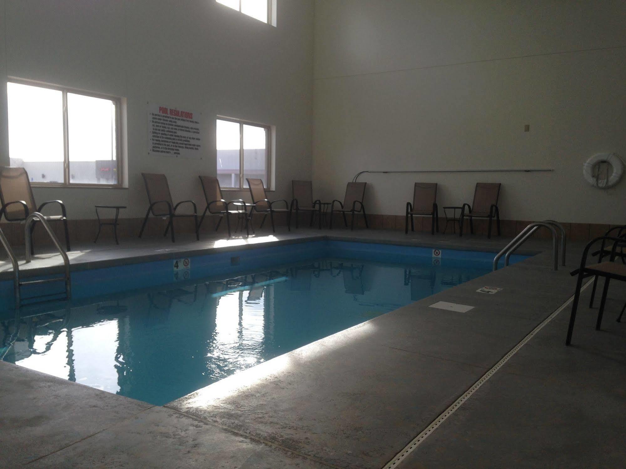 The Edgewood Hotel And Suites Fairbury Экстерьер фото
