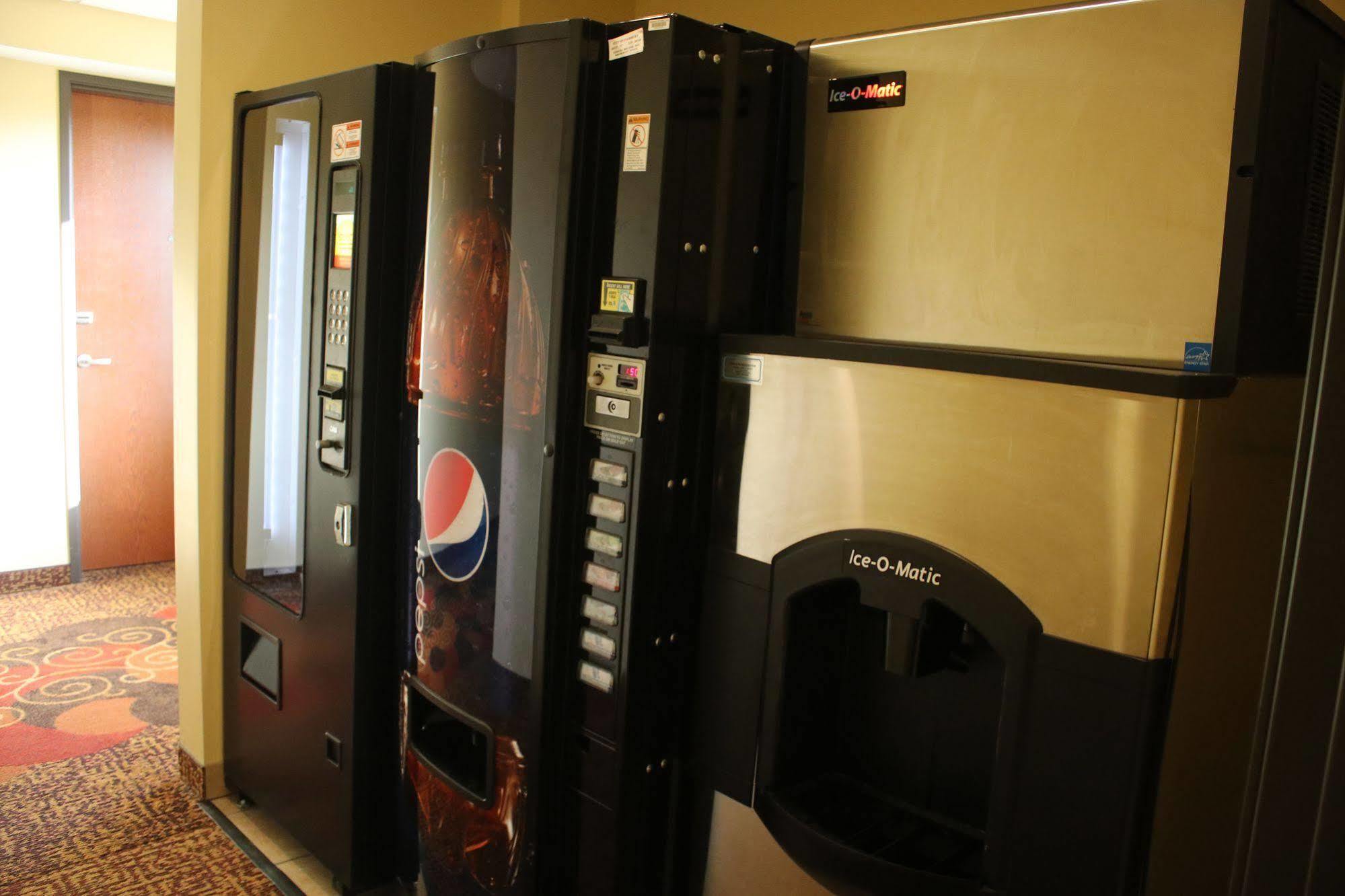 The Edgewood Hotel And Suites Fairbury Экстерьер фото